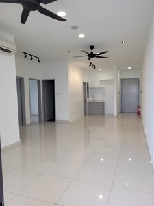 For Rent : Ten Kinrara Service Residence, Ready Move In, Partial Furnish, Well Maintained, Bandar Kinrara, Nearby LRT, Puchong, Selangor
