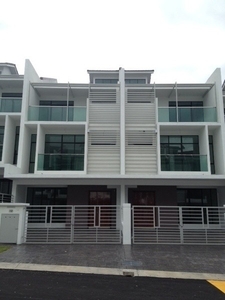 Kinrara Residences, Bandar Kinrara 3 storey Gated Guarded