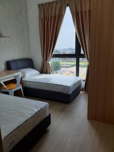 Master bedroom @ Grand Subang SS13 near Monash Sunway Free wifi & cleaning