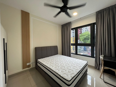 Middle Room Rent near Sunway Velocity, LRT & MRT