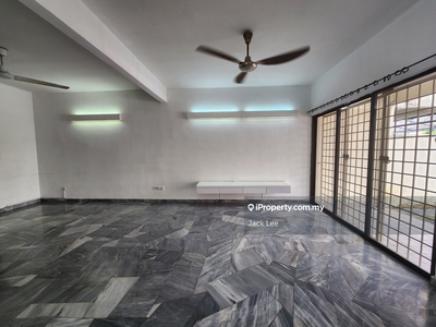 Spacious living and near amenities & Puay Chai 2