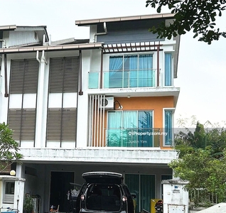 Taman Kantan Permat Semi-D house for auction