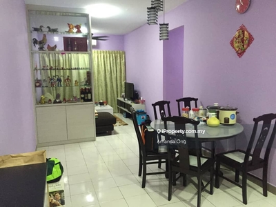 Affordable unit with just 3.2km away from Damansara damai MRT station