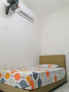 Bukit Indah Ave 8 Gated and Guarded Fully Furnish Aircond Common Room For Rent