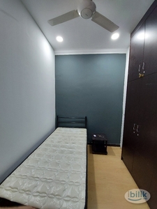 Fully furnished Middle Room at Courtyard, Kota Damansara