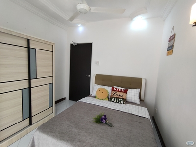 Middle Room with balcony at Sri York Condo, Penang