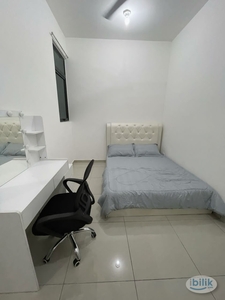 Mixed Gender Middle Room,Free Aircond and Utilities Bills All,Walking Distance to MRT only 12 Meters