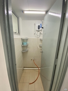 【Muslim Female unit Single Room with shared bathroom】