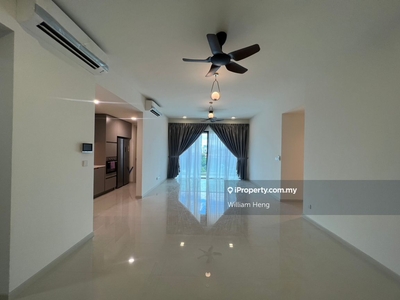 Partly furnished - 3 bedroom unit with a spectacular KLCC vie