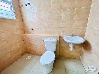(Private Bathroom) Bilik medium suriaman, bandar sri sendayan