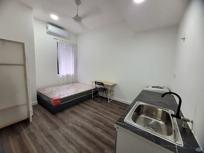 Spacious 2-bedroom, 2-bathroom available for professional in Urbano Utropolis.