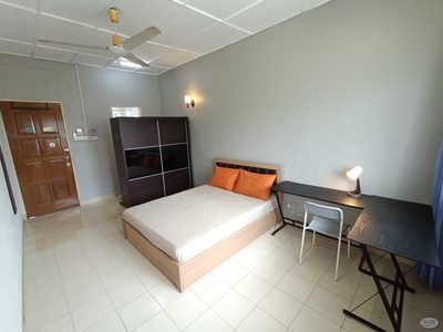 SS2 PJ Master Room- private bathroom & washing machine include electricity