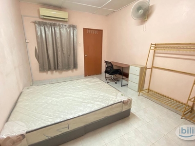 Comfortable Medium for rent at SS18 with private bathroom near LRT, SS15