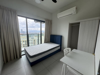 Fully Furnished Balcony Room at Majestic Maxim @ MRT Taman Connaught