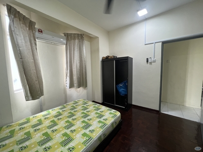Fully Furnished Middle Bedroom at Bukit OUG condo, Awan Besar LRT Station, Bukit Jalil