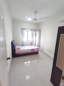 Grab it middle room at Pelangi utama condominium