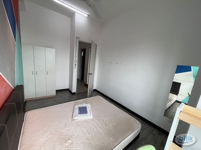 Middle Room with Aircon @ Old Klang Road Short Walk to KTM Petaling, near to Pearl Point, Kuchai lama
