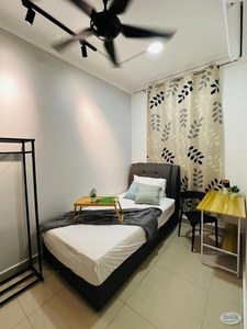 Newly Renovated Female Single Room Landed House Setia Alam