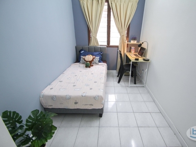 Puchong Prima 6min walk to LRT Puchong Prima Fully Furnished Single Room with Aircond 7min Drive to USJ subang