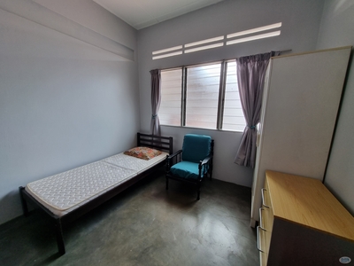Room for Rent at Taman Paramount Near LRT Station