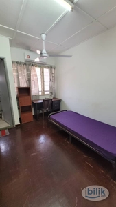 SS15 LANDED HOUSE FEMALE UNIT COMFY ROOM COME WITH PRIVATE BATHROOM & WINDOW