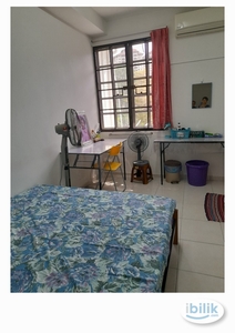 You'll Like this Cozy Clean Master Room in Seputeh, near MidValley