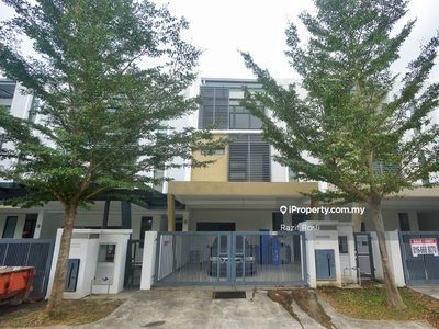 3 Storey Superlink with Private Lift and Facing Golf,Laman Glenmarie 2