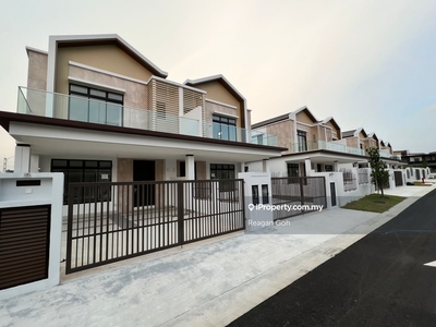 Bandar Cemerlang End-Lot Cluster House for Sales