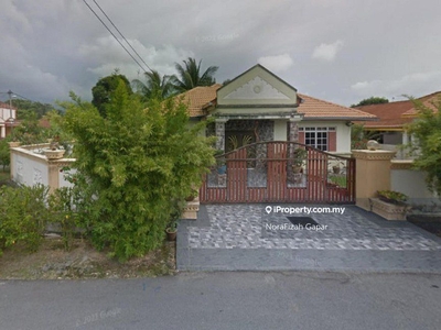 Bungalow with Spacious Land for Sale in Sepang