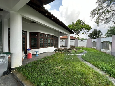 JB town super big bungalow with partly furnished unit, 4km to Ciq