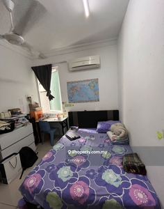 Pacific Place /female /medium bedroom/ fully furnished / no partition