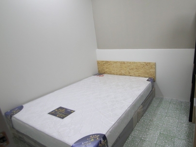 [12 mins to LRT]❗Landed house Free CarPark✨Fully Furnished Queen Bed, no AC (Partition)