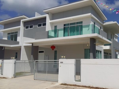 5 bedroom Semi-detached House for sale in Johor Bahru