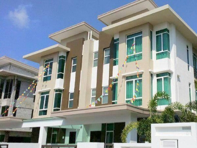 7 bedroom Semi-detached House for sale in Kajang