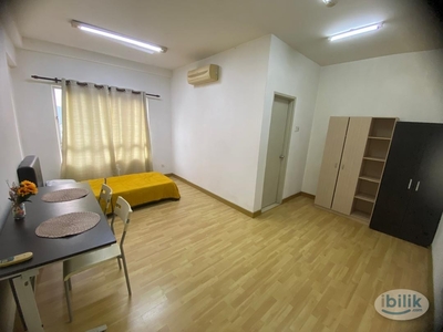 9 MINS WALK TO MRT KD MASTER ROOM WITH PRIVATE BATHROOM