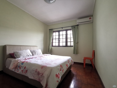 Cosy Private Queen Bedroom Room to Rent in Stutong, Kuching