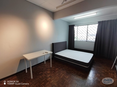 Extra Big Middle Room Available !! @ PJS 9, Bandar Sunway