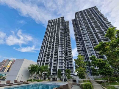 Fully Furnished Condo Near IKEA with wifi walking distance to MRT Station