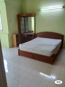 Fully furnished Master bedroom for female. Available 1/6/2024