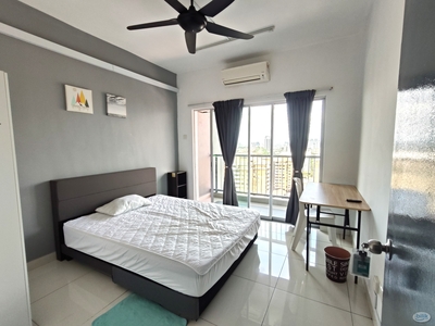 Kuchai MRT Middle Room with attached balcony for rent