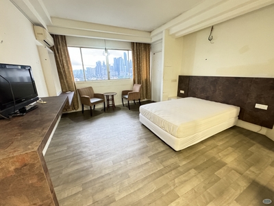 LIMITED Queen Size Bed Room with Private Bathroom @ 3 mins walk to Monorail Chow Kit ️ 4 Stations to Bukit Bintang