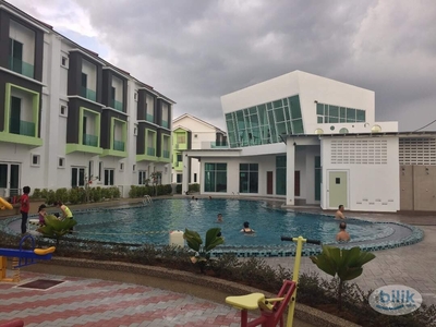 Middle Room at Maple Residence, Butterworth