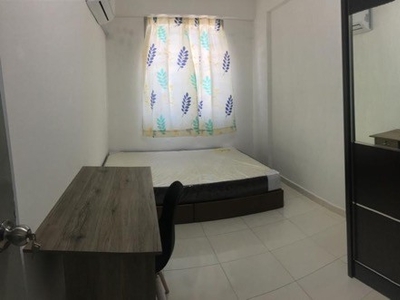 Middle Room @ Sri Saujana near Komtar, ICT Mall, First Avenue & Jen Hotel