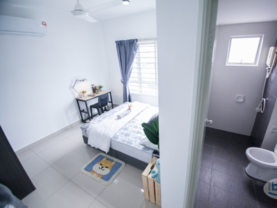 [NEAR MRT Kota Damansara] Master Room with Aircond & Window for Rent