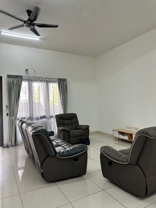 New furnishing 3 storey Town House N'dira Bandar 16 Sierra Puchong South For Rent