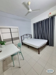 Nice medium room in females unit at Residensi Laguna condo, Bandar Sunway