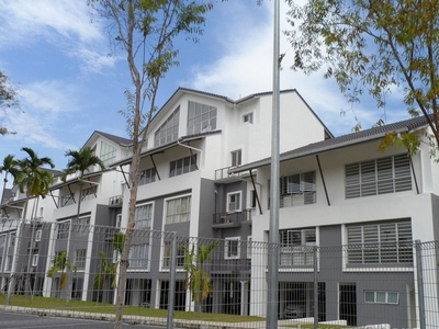 Parlty Furnished Duplex Townhouse @Kota Kemuning