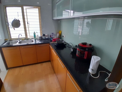 Penthouse Master Room with Private Bathroom, Window & Aircond @ East lake Residence next to South City, easy access to MRT to UPM