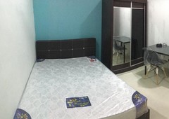 NEWLY-renovated Middle Room at USJ 13 Subang** Gated Guarded, Walk to LRT !!**