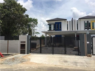 【Below Market Value 80% 】Landed Double Storey Freehold 25X80